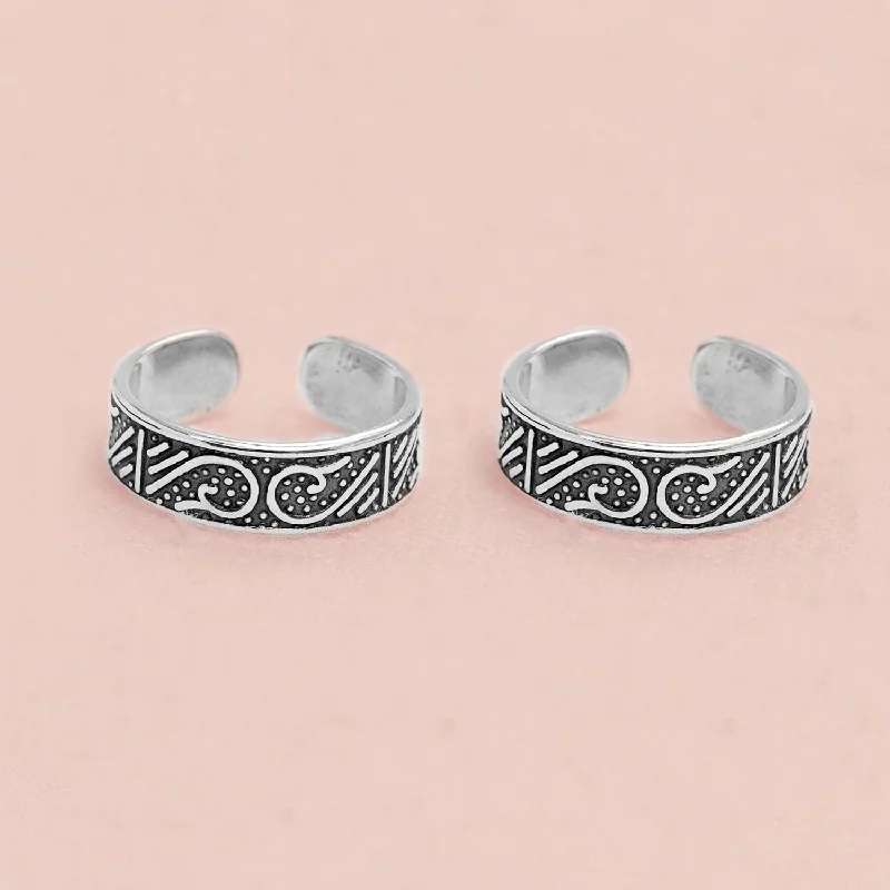 Dainty rings with subtle engraved star motifs -925 Sterling Silver Designer Oxidized Band Toe Rings for Women