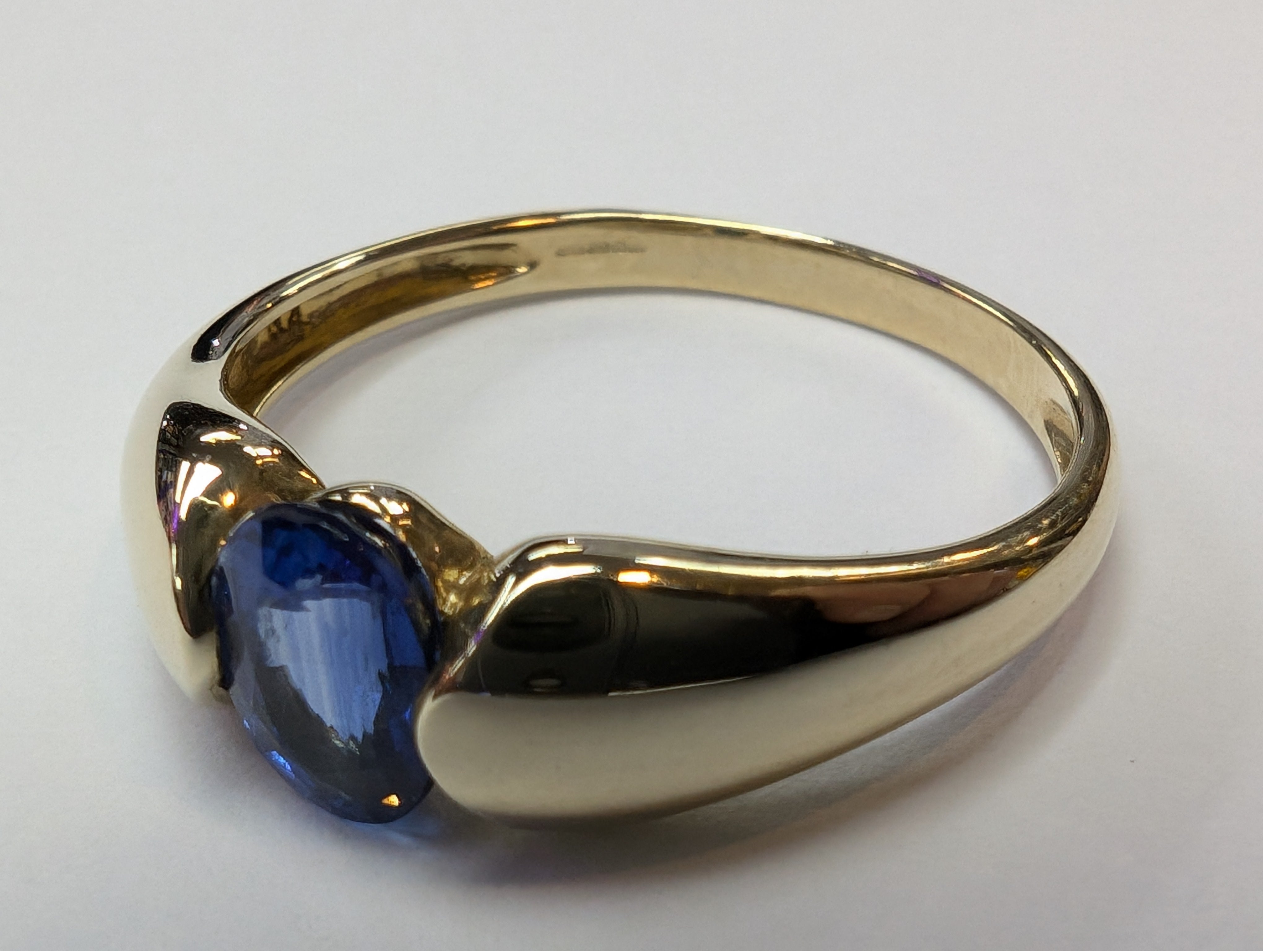 Sterling silver rings with vibrant turquoise stones -9CT GOLD RING WITH DARK BLUE STONE SIZE T 2.65G PRESTON STORE