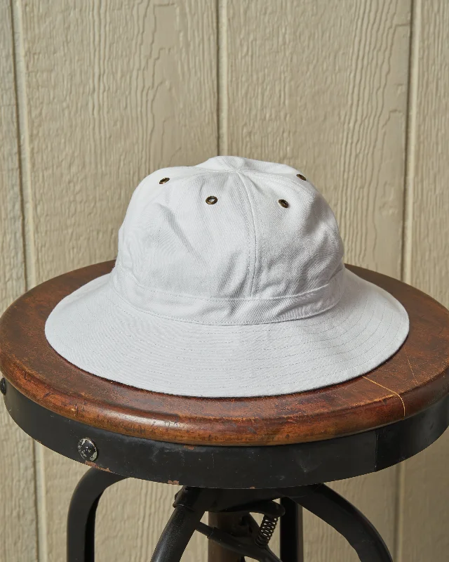 Classic cap with subtle tonal embroidery -Standard Sailing Hat in White