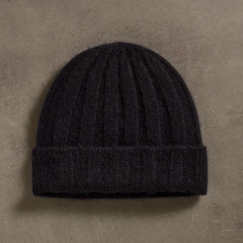 Retro cap with 80s-inspired color blocks -Textured Cashmere Beanie - True Black