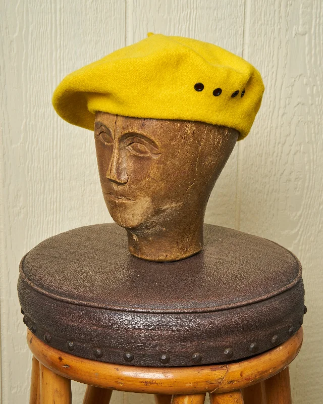 Bright red cap for standout team spirit -Biscay Beret in Canary